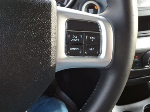 Used 2017 Dodge Journey SE w/ Flexible Seating Group image 17