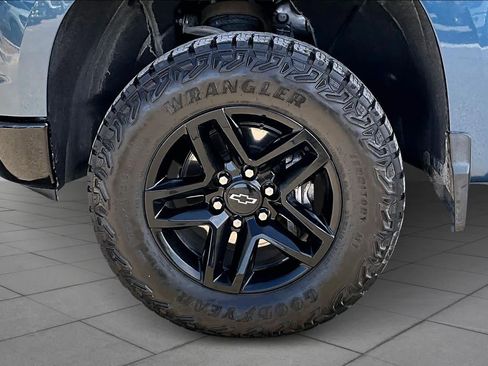 Used 2024 Chevrolet Silverado 1500 LT Trail Boss w/ Dark Appearance Package image 11