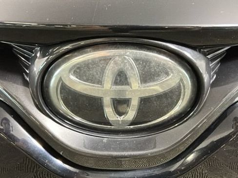 Used 2019 Toyota Camry LE FWD image 8