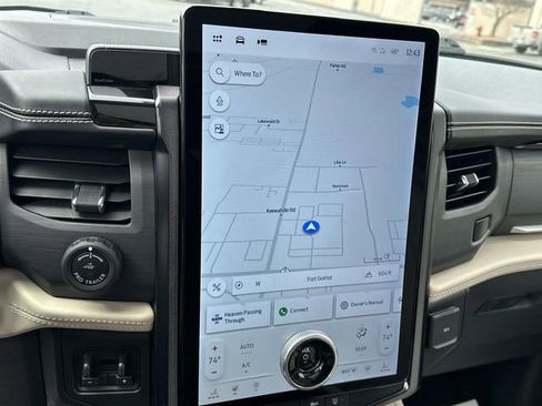 Used 2023 Ford Expedition Platinum image 14