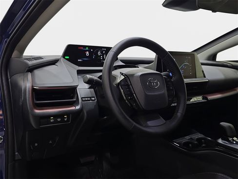 Used 2026 Toyota Prius SE image 17