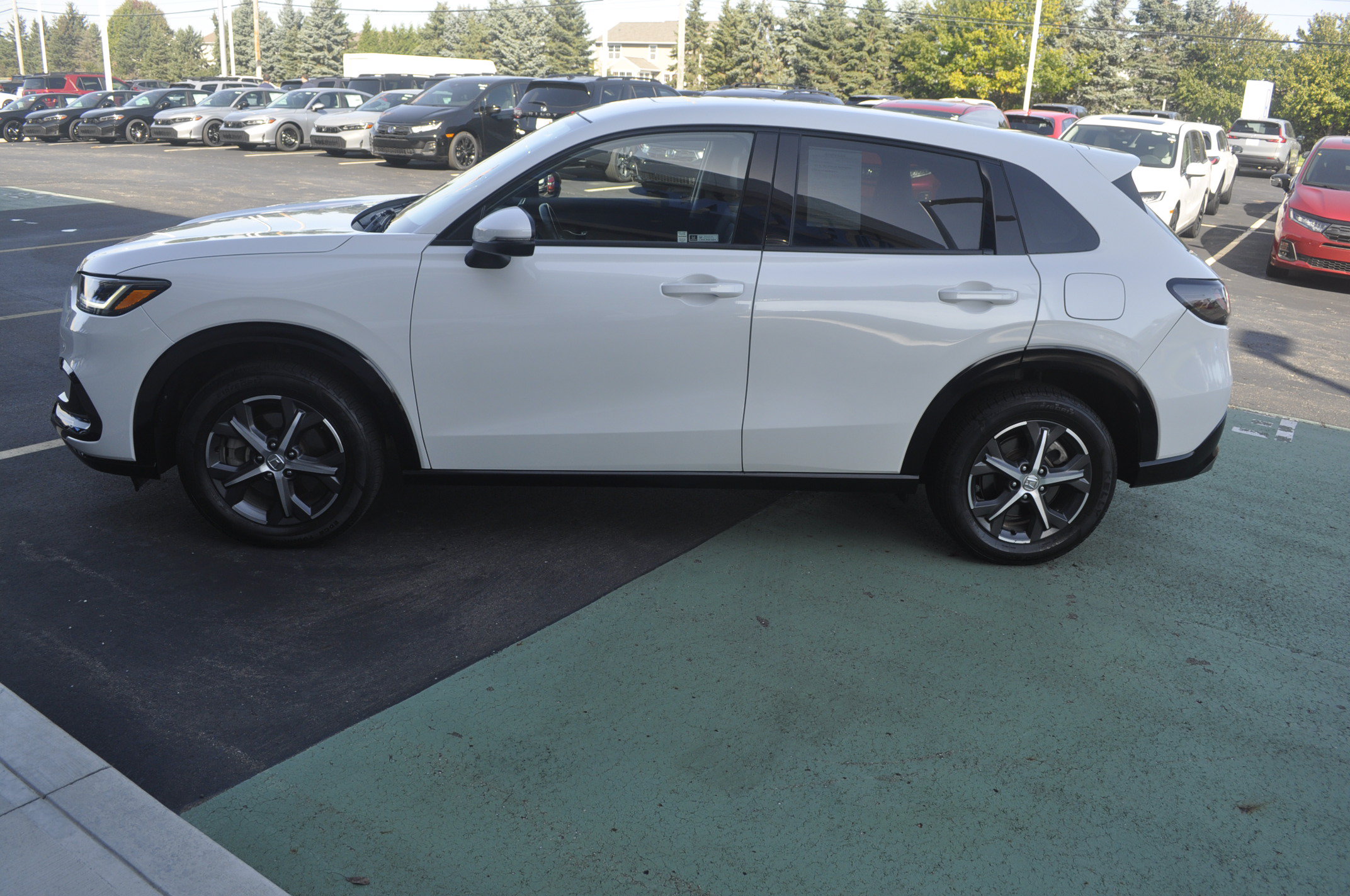 Used 2024 Honda HR-V EX-L image 4