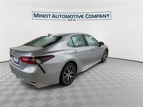 Used 2023 Toyota Camry SE image 8