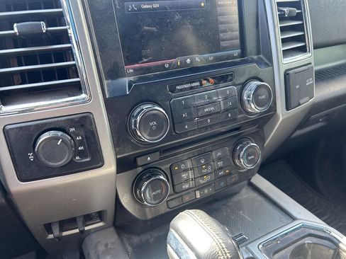 Used 2015 Ford F150 Lariat AWD/4WD image 25