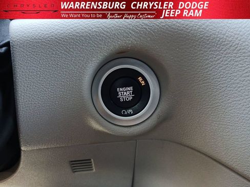 Used 2023 Chrysler Pacifica Touring-L FWD image 28