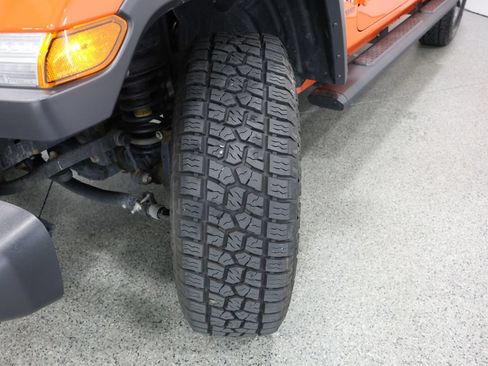 Used 2020 Jeep Wrangler Unlimited Sahara w/ LED Lighting Group AWD/4WD image 4