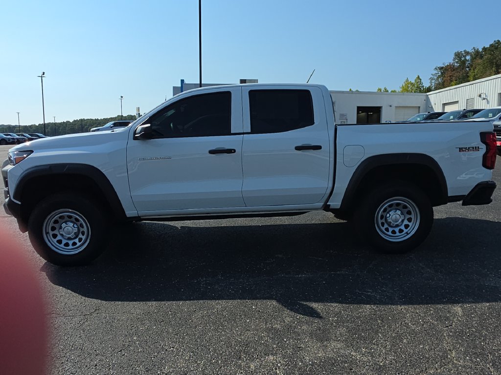 Used 2024 Chevrolet Colorado Trail Boss w/ Advanced Trailering Package AWD/4WD image 5