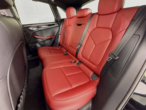 Used 2025 Porsche Macan image 25