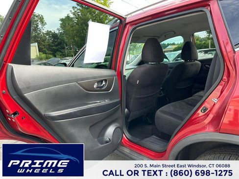 Used 2014 Nissan Rogue SV image 10