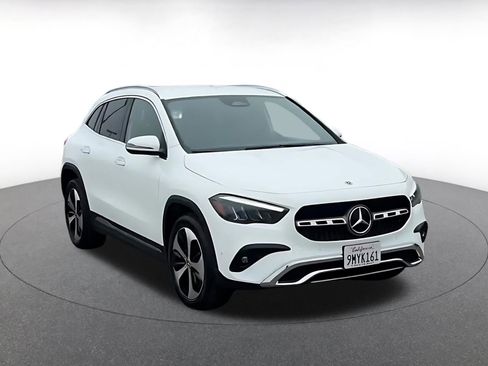 Used 2025 Mercedes-Benz GLA 250 4MATIC image 3