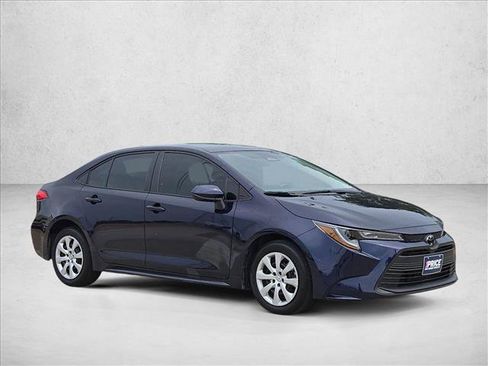 Used 2025 Toyota Corolla LE FWD image 3