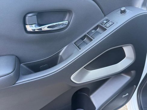 Used 2024 Nissan Frontier SL w/ Technology Package image 12