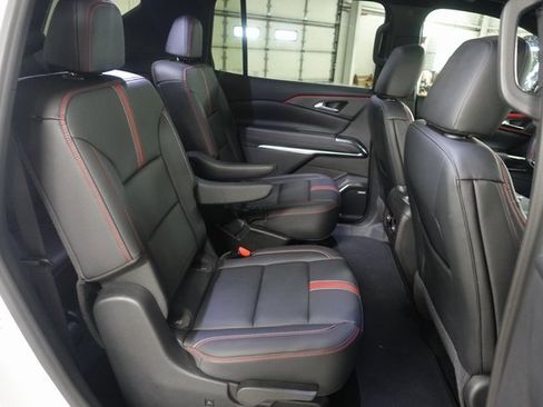 Used 2024 Chevrolet Traverse RS image 25