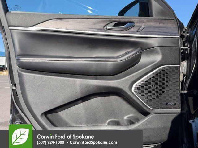 Used 2023 Jeep Grand Cherokee L Limited w/ Luxury Tech Group II AWD/4WD image 20