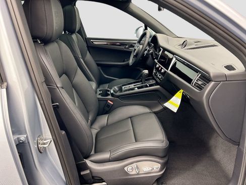 Used 2026 Porsche Macan AWD/4WD image 22