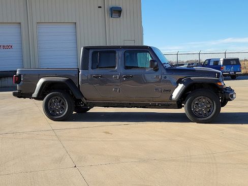 New 2026 Jeep Gladiator Sport image 5