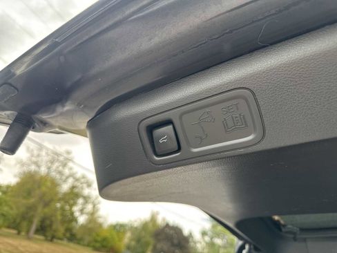 Used 2024 Ford Expedition XLT image 13