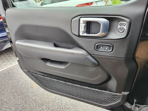 Used 2021 Jeep Wrangler Unlimited Rubicon w/ Trailer Tow Package image 23