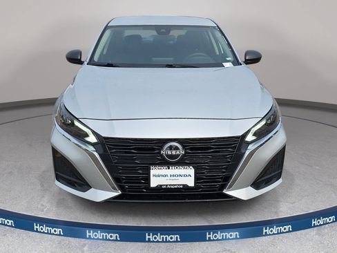 Used 2024 Nissan Altima 2.5 SV AWD/4WD image 3