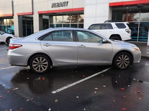 Used 2017 Toyota Camry XLE image 4