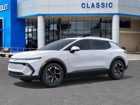 New 2026 Chevrolet Equinox EV LT image 2