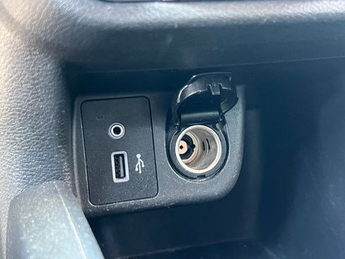 Used 2020 Nissan Versa S FWD image 28