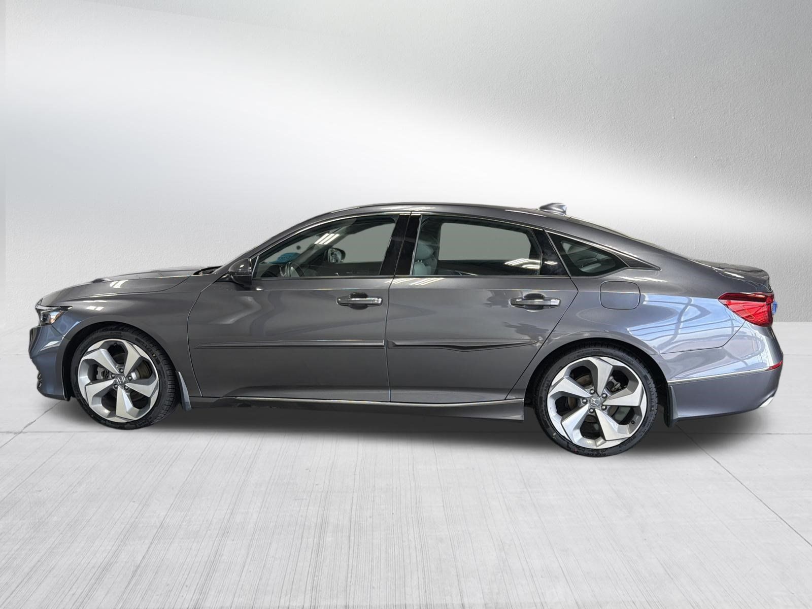 Used 2018 Honda Accord Touring image 4