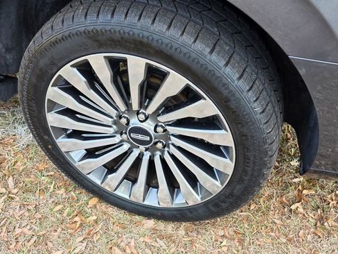 Used 2018 Lincoln Navigator Reserve w/ Technology Package image 10