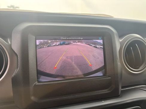 Used 2023 Jeep Wrangler Sport S image 5