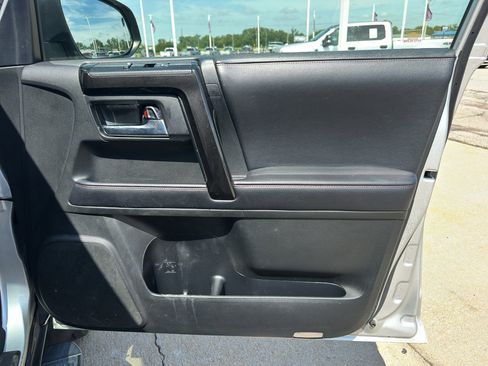 Used 2019 Toyota 4Runner TRD Off-Road Premium AWD/4WD image 28