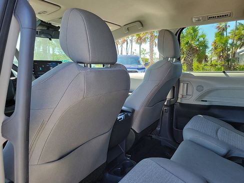 Used 2024 Toyota Sienna LE image 15