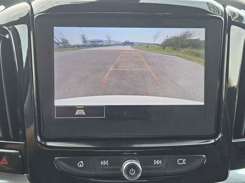 Used 2023 Chevrolet Traverse LT image 18