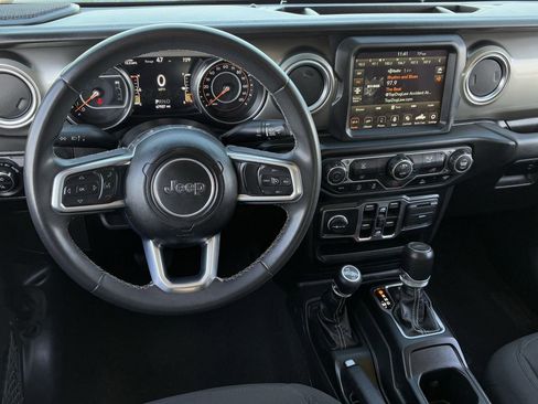 Used 2023 Jeep Gladiator Overland image 13