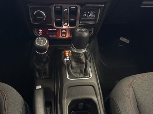 Used 2025 Jeep Wrangler Unlimited Rubicon image 11