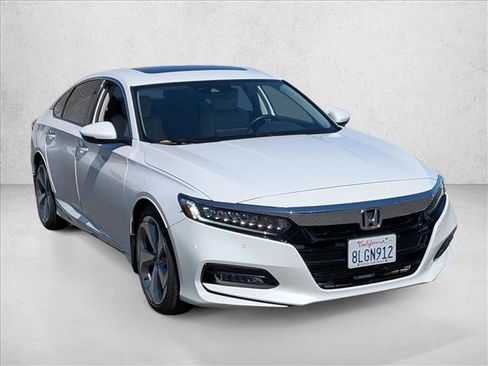 Used 2018 Honda Accord Touring image 3