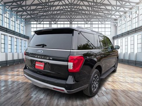 Used 2024 Ford Expedition XLT AWD/4WD image 4