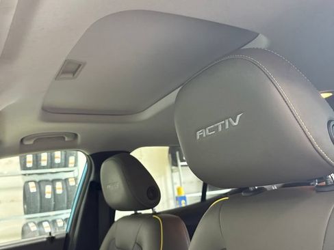 Used 2025 Chevrolet Trax ACTIV w/ Sunroof Package FWD image 12