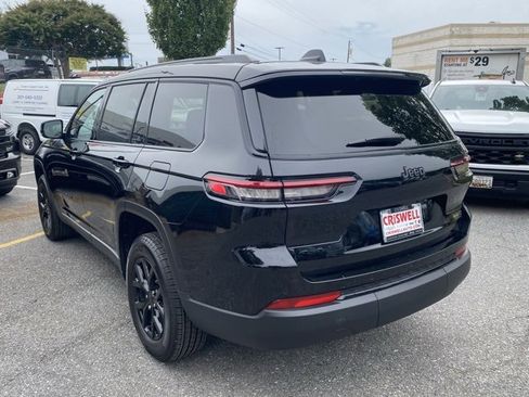 Used 2025 Jeep Grand Cherokee L Altitude image 5