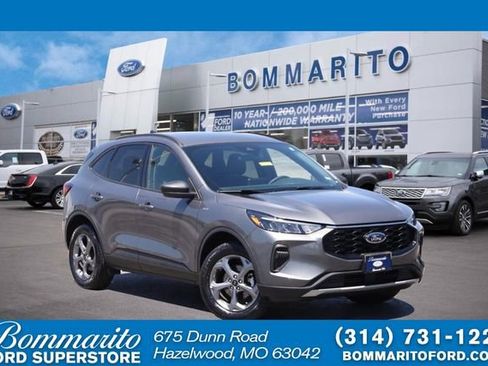 Used 2025 Ford Escape ST-Line AWD/4WD image 1