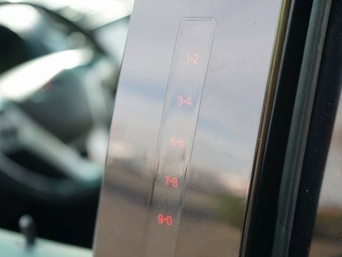 Used 2013 Ford Explorer XLT image 9