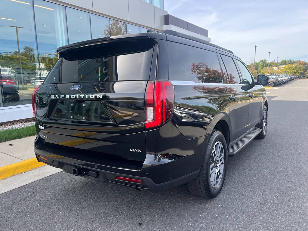 Used 2025 Ford Expedition Max Active AWD/4WD image 9