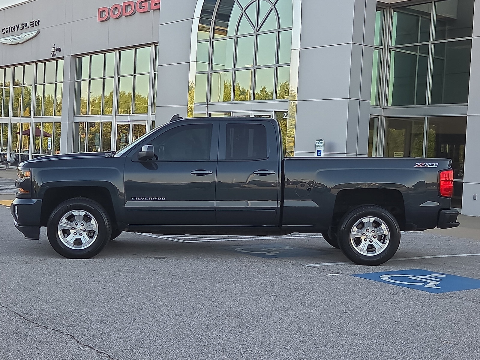 Used 2017 Chevrolet Silverado 1500 LT w/ All Star Edition AWD/4WD image 3