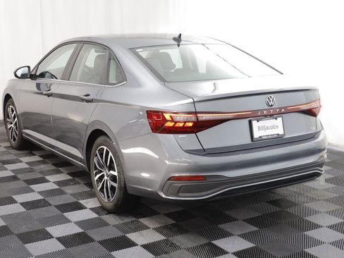 Used 2025 Volkswagen Jetta SE image 15