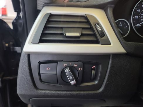 Used 2017 BMW 320i xDrive Sedan image 18