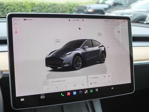 Used 2023 Tesla Model Y Long Range AWD/4WD image 31