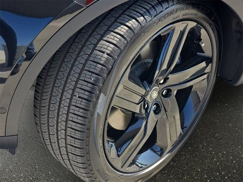 New 2025 Land Rover Discovery S image 35