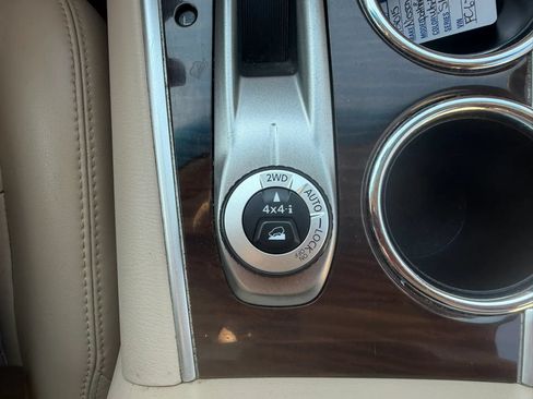 Used 2015 Nissan Pathfinder SL w/ SL Tech Package AWD/4WD image 30
