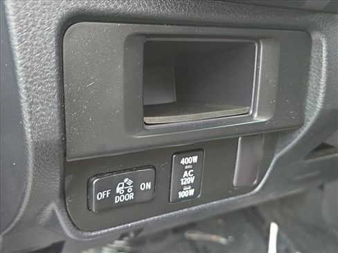 Used 2016 Toyota Tacoma Limited w/ Towing Package image 8