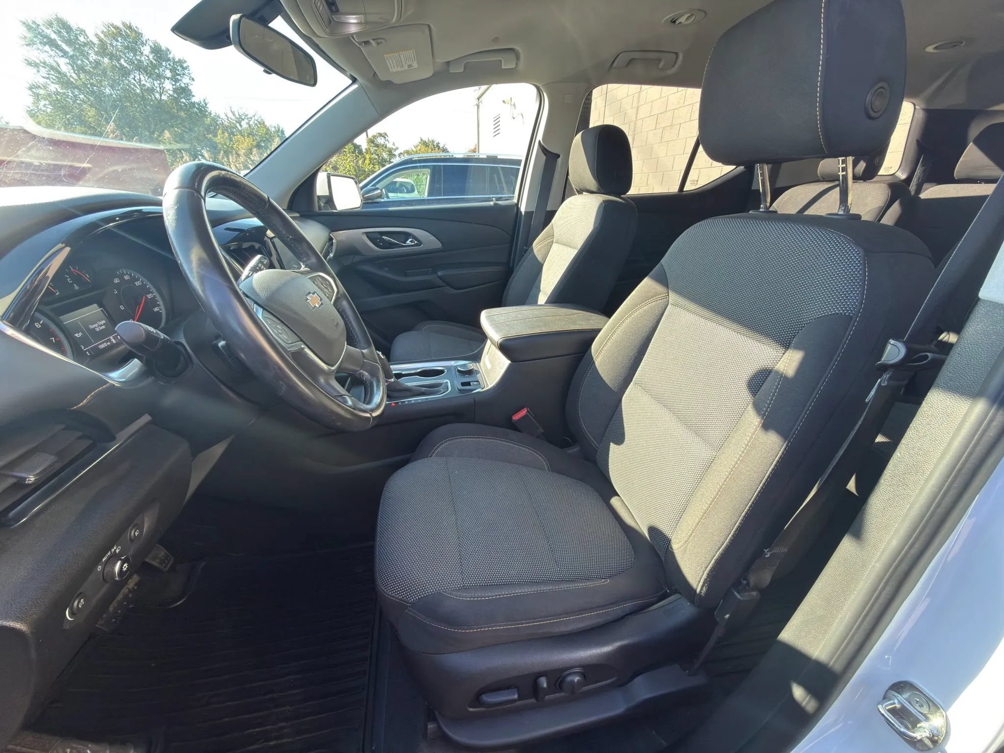 Used 2018 Chevrolet Traverse LT FWD image 16
