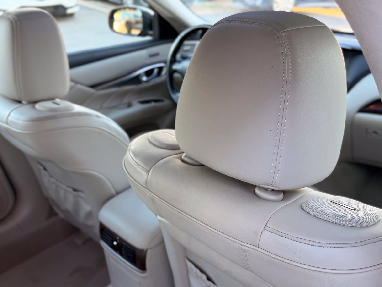 Used 2015 INFINITI Q70 L 3.7 w/ Deluxe Touring Package RWD image 26
